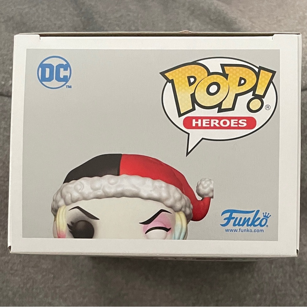 Funko Pop! Heroes: Holiday '24 - Harley Quinn-NIB ready to ship - Picture 6 of 6